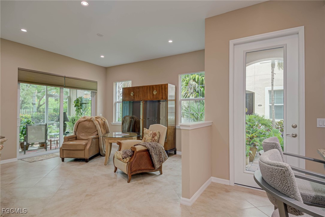 2 Bed Condominium for Sale in Sorrento, photo 4