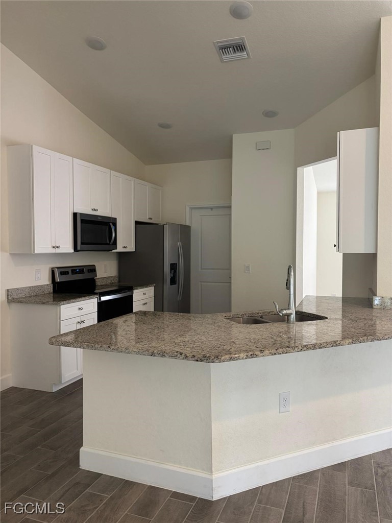 4 Bed SingleFamilyResidence for Sale in Lehigh Acres, photo 4