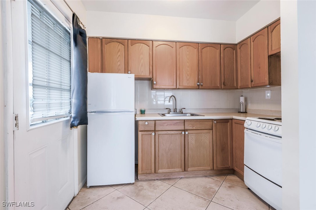 2 Bed Condominium for Sale in Marco Manor Club, photo 4