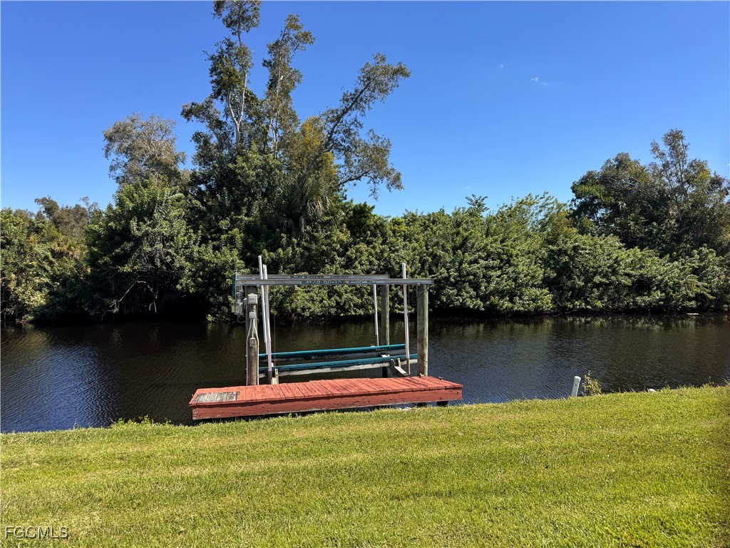 1 Bed Waterfront Home for Sale in Fort Myers, FL, $82,000 — photo 4