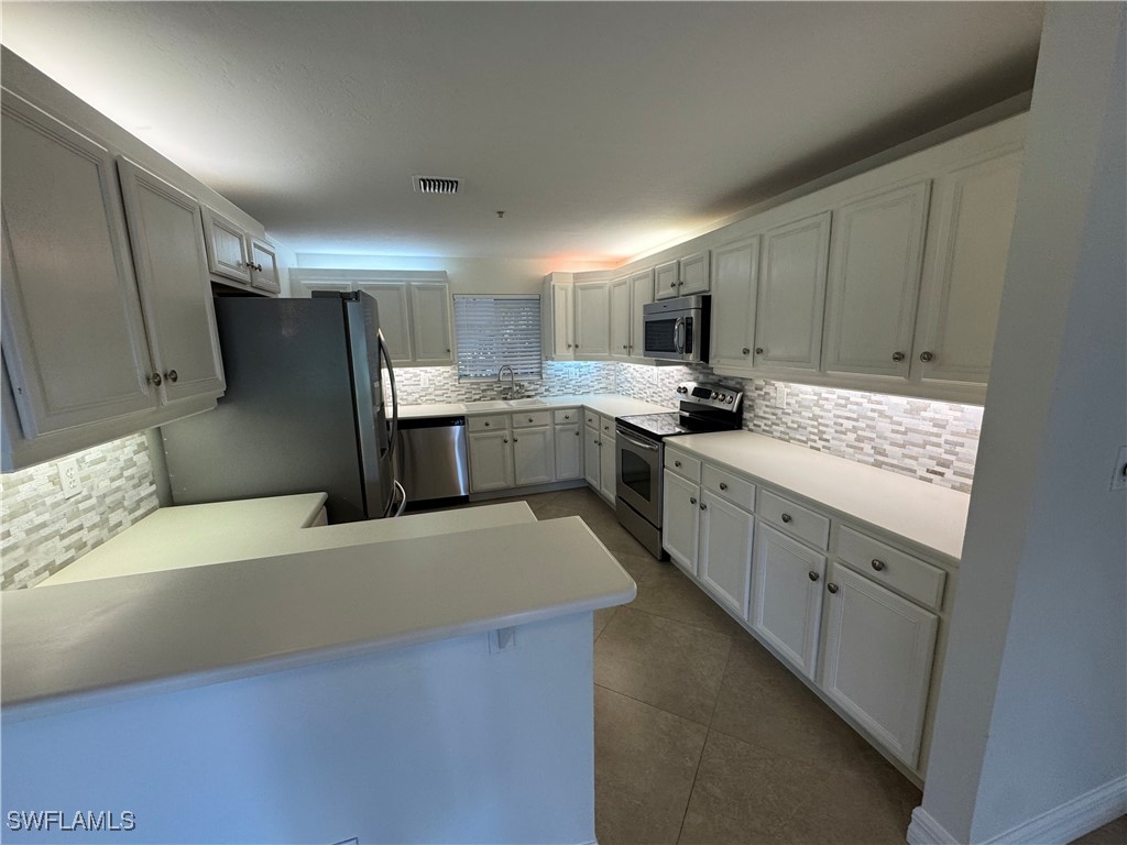 2 Bed Condominium for Sale in Naples, FL, $190,000 — photo 4