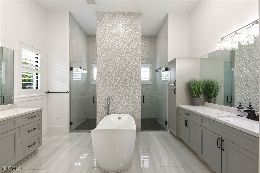 4 Bed Pool Home for Sale in Naples, photo 4