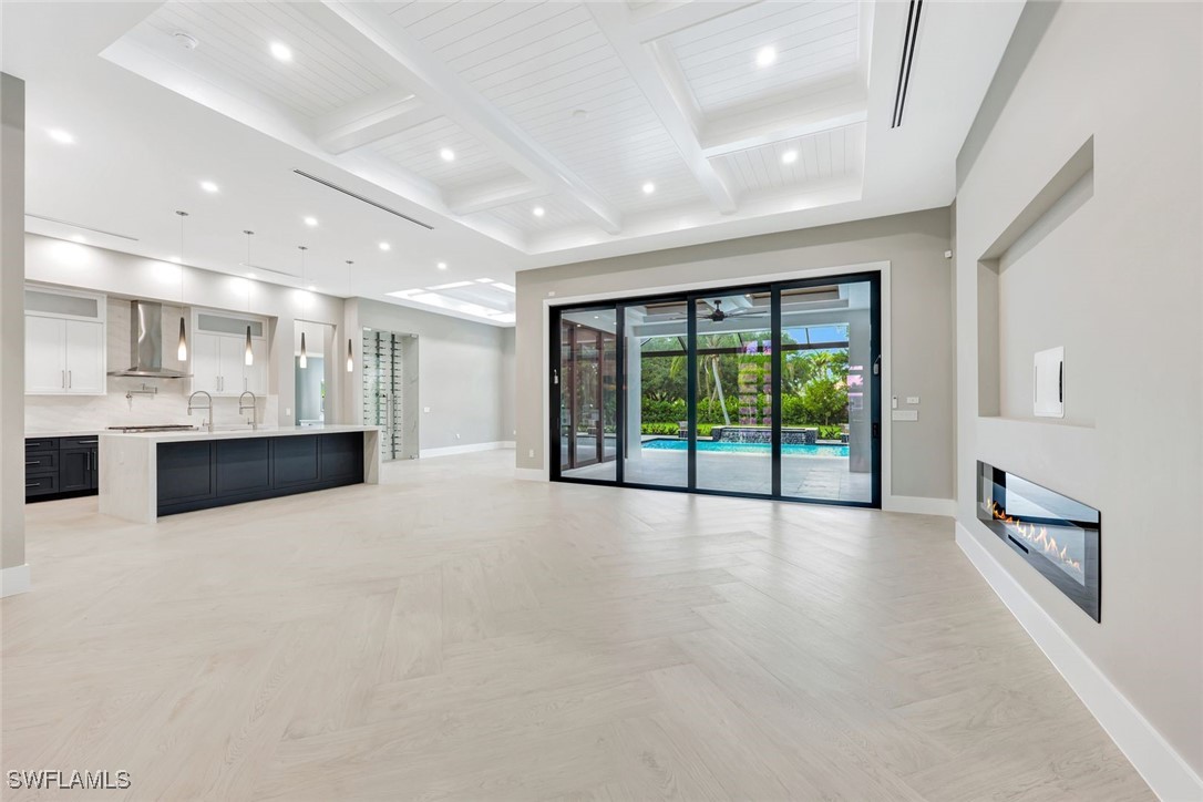 5 Bed Pool Home for Sale in Four Seasons, photo 4