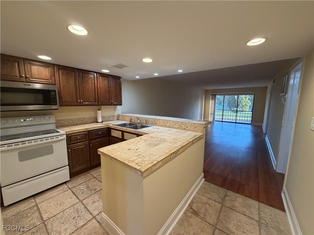 2 Bed Condominium for Sale in North Fort Myers, FL, $149,999 — photo 4