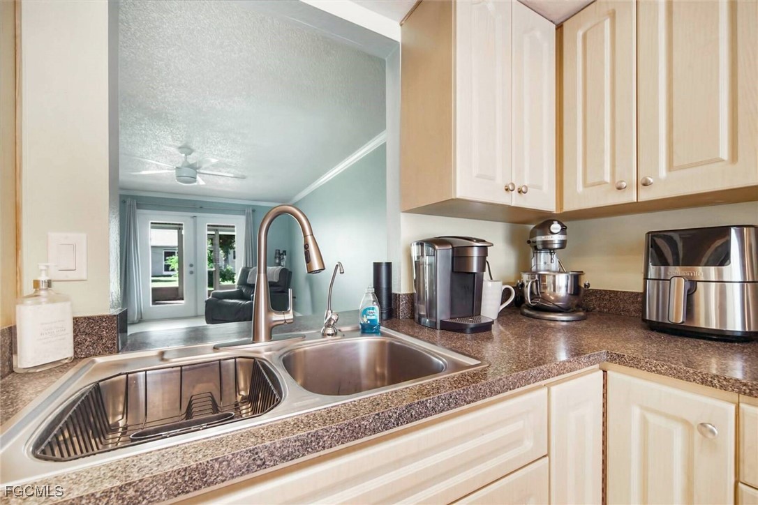 2 Bed Condominium for Sale in Cape Coral, photo 4
