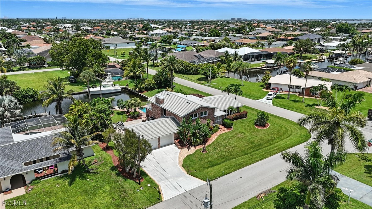 3 Bed Pool Home for Sale in Cape Coral, photo 4