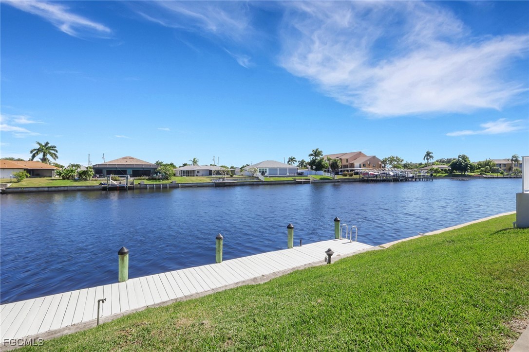 2 Bed Waterfront Home for Sale in Cape Coral, photo 4
