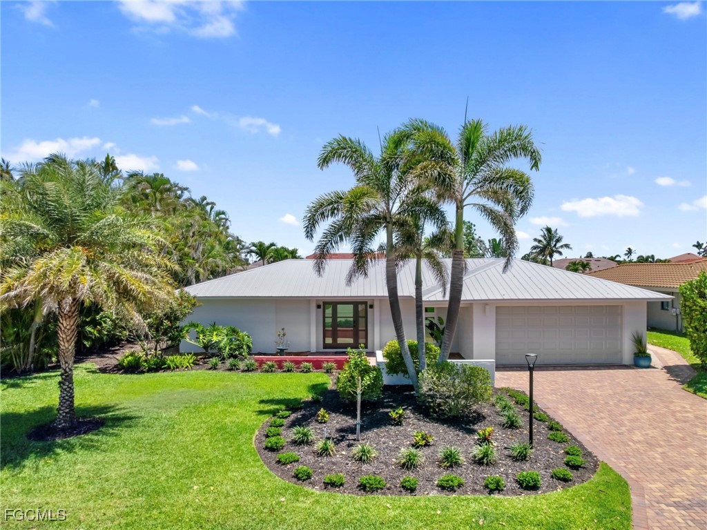 3 Bed Pool Home for Sale in Palm Acres, photo 4
