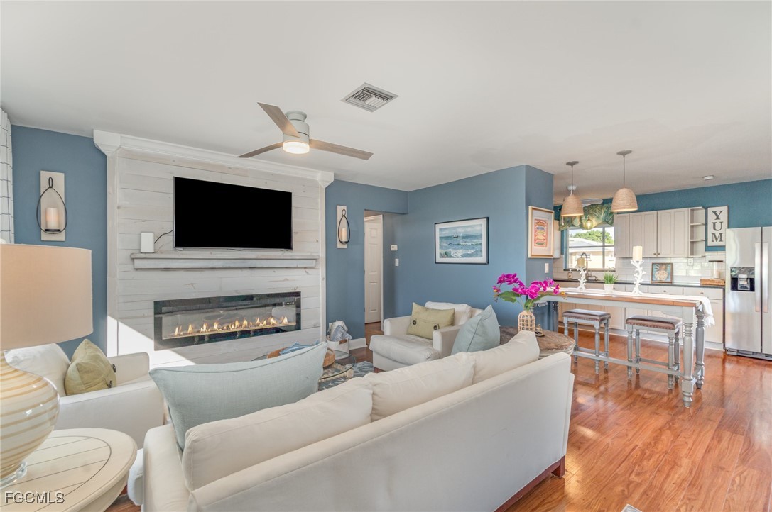 2 Bed Waterfront Home for Sale in Bokeelia, photo 4