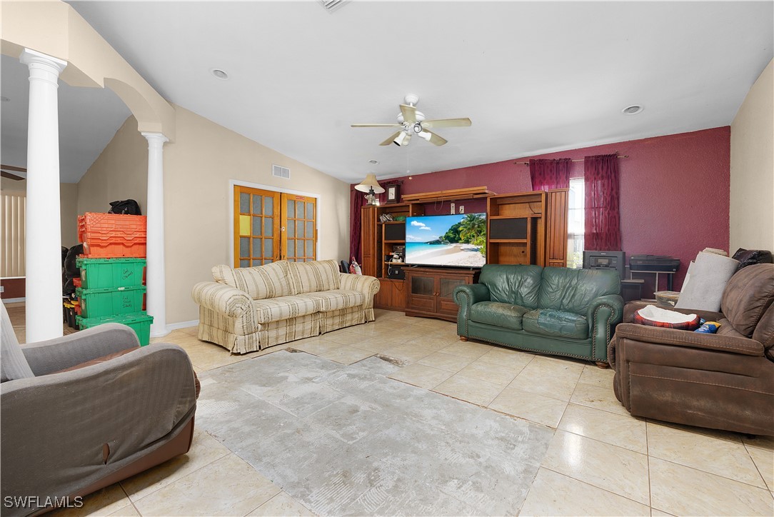 5 Bed SingleFamilyResidence for Sale in Wedgewood, photo 4