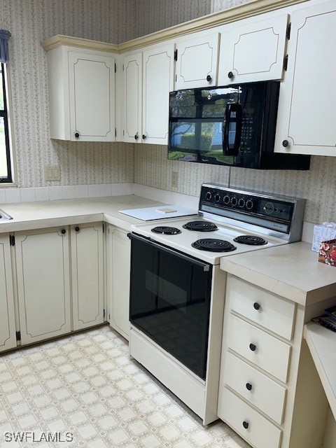 2 Bed ManufacturedHome for Sale in Naples, photo 4