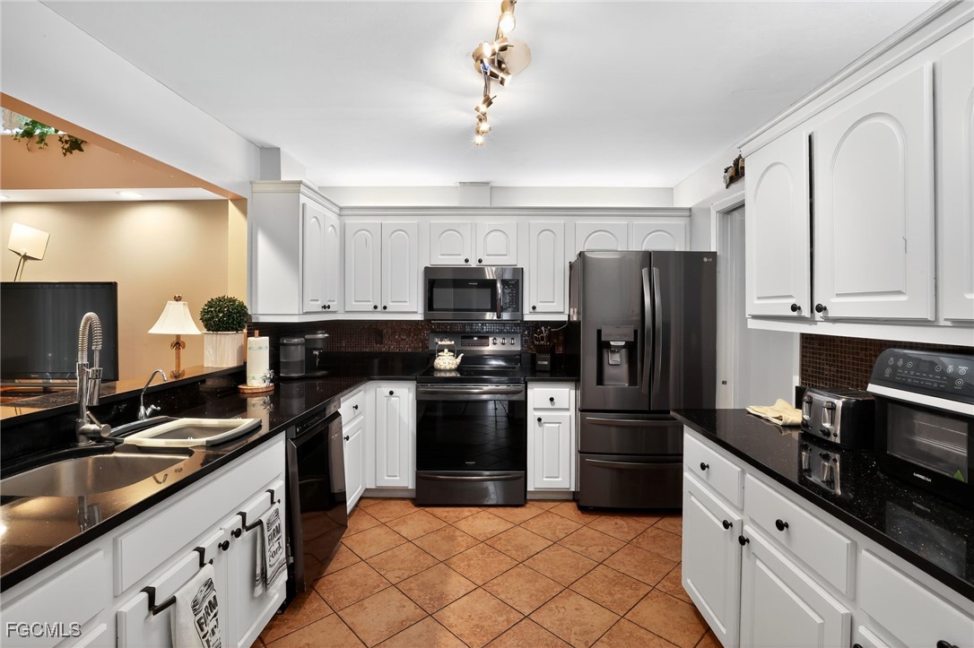 3 Bed SingleFamilyResidence for Sale in Lehigh Acres, FL — photo 4