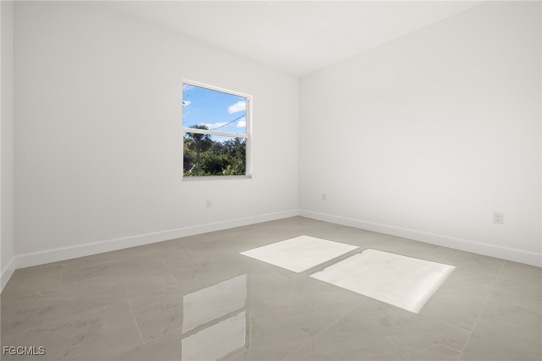 3 Bed Waterfront Home for Sale in Fort Myers, FL — photo 4