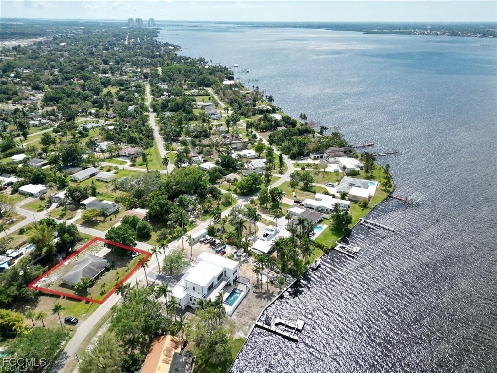 3 Bed Waterfront Home for Sale in Fort Myers, photo 4