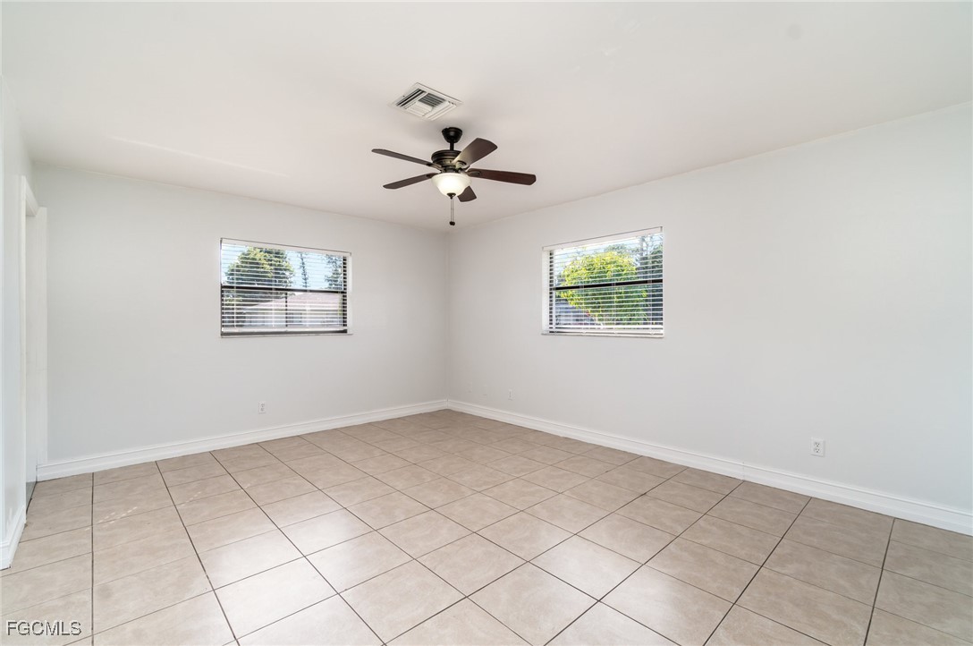 3 Bed SingleFamilyResidence for Sale in Fort Myers, photo 4