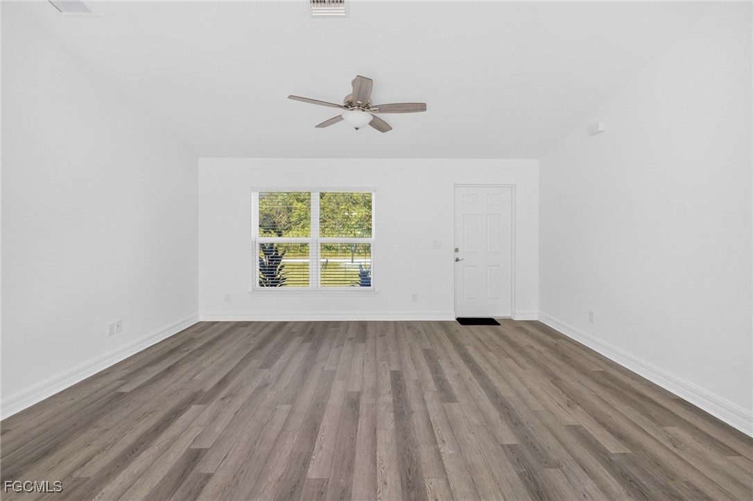 3 Bed SingleFamilyResidence for Sale in Cape Coral, photo 4