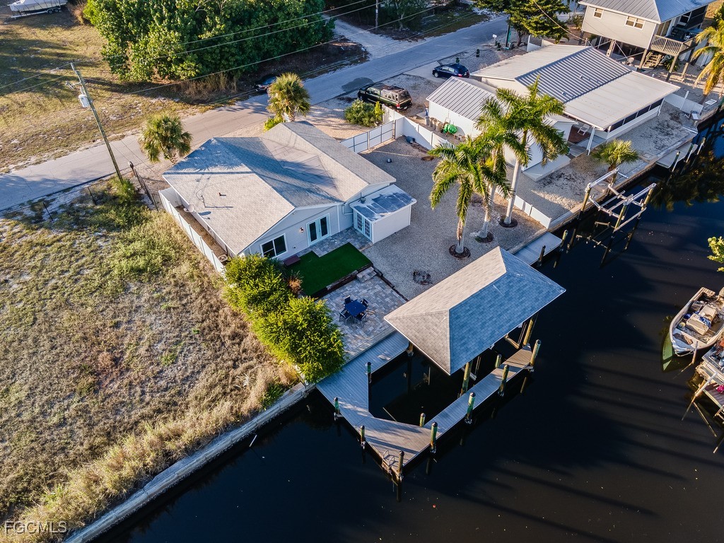 2 Bed Waterfront Home for Sale in Bokeelia, photo 4