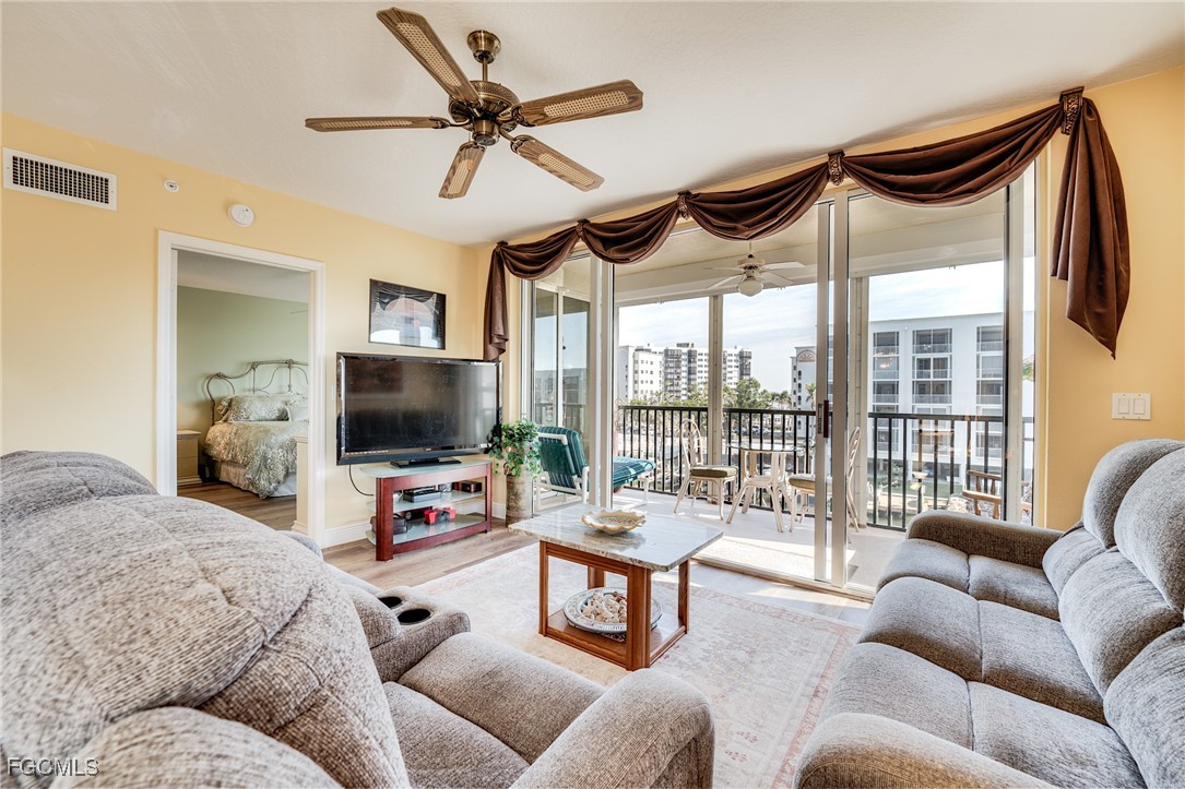 3 Bed Waterfront Home for Sale in Hibiscus Pointe, FL — photo 4