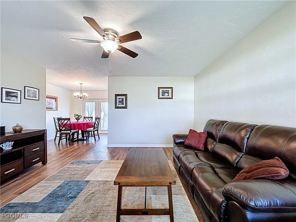 3 Bed SingleFamilyResidence for Sale in Fort Myers, photo 4