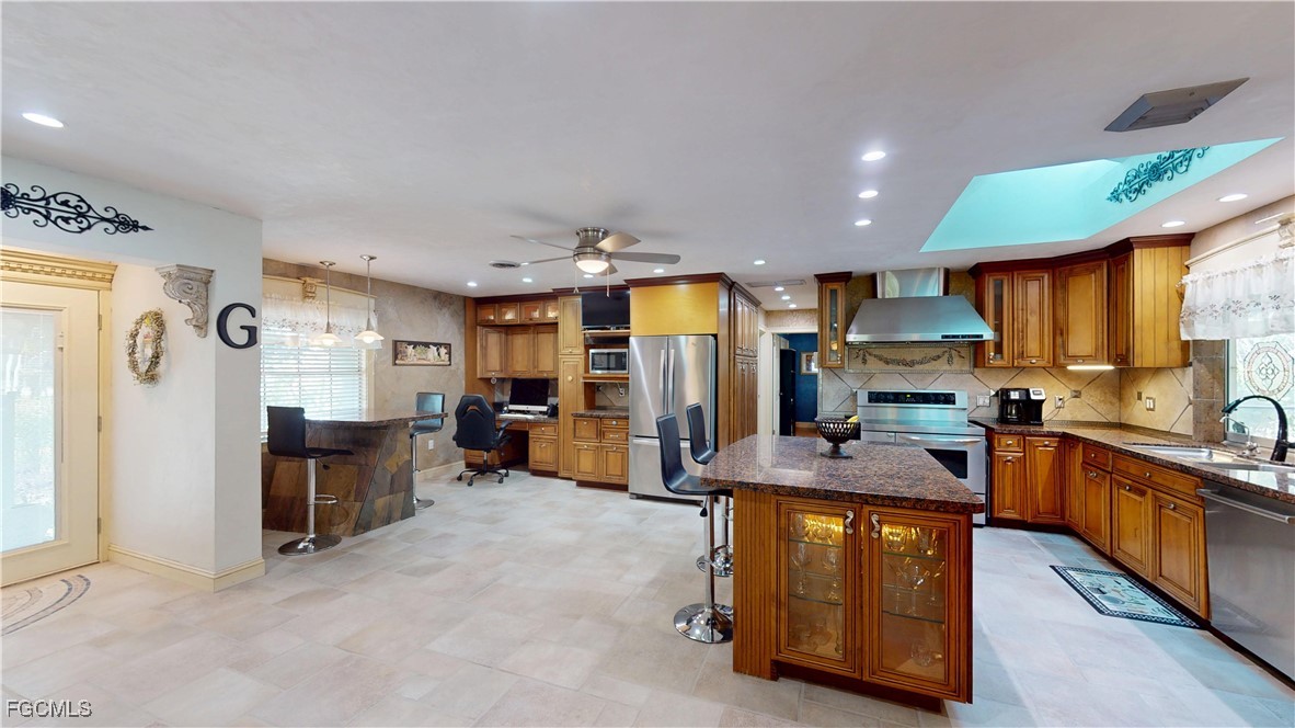 3 Bed Pool Home for Sale in Meadows, photo 4
