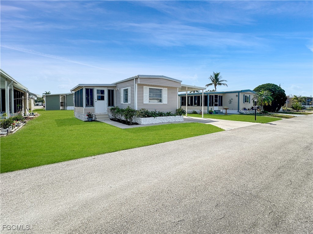 2 Bed ManufacturedHome for Sale in Fort Myers, FL, $84,000 — photo 4
