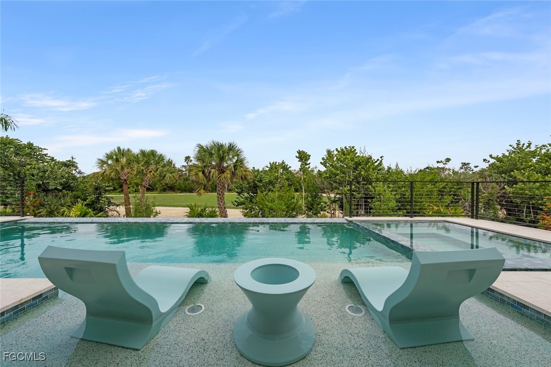 5 Bed Pool Home for Sale in Sanibel, photo 4