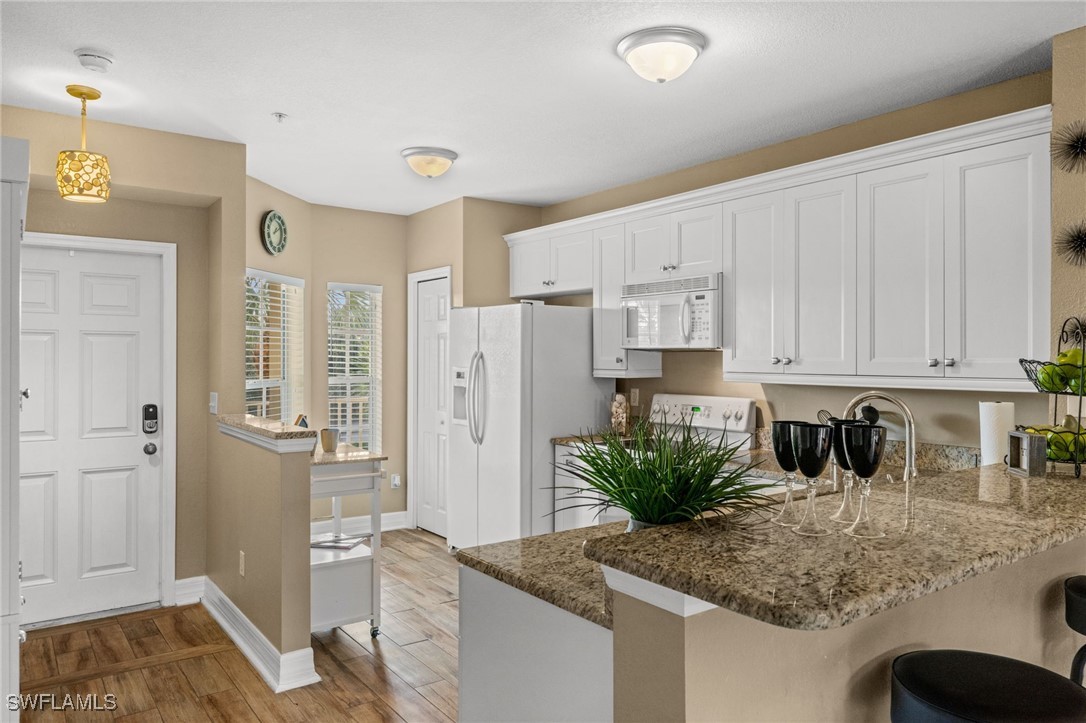2 Bed Condominium for Sale in Naples, photo 4