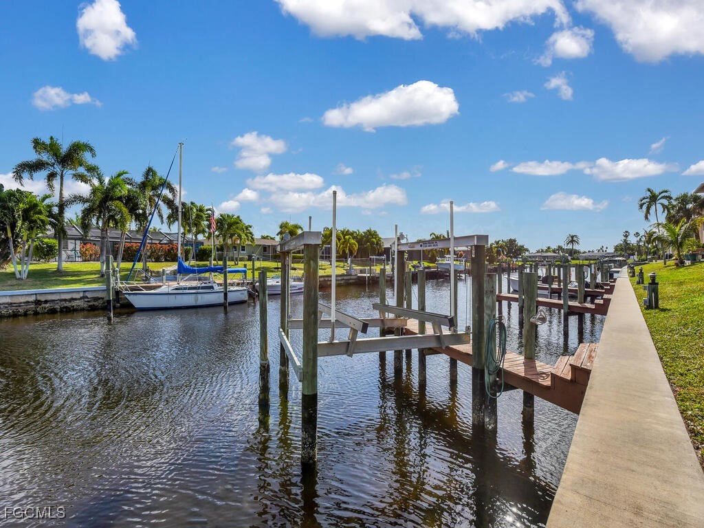 2 Bed Waterfront Home for Sale in Mark I, photo 4
