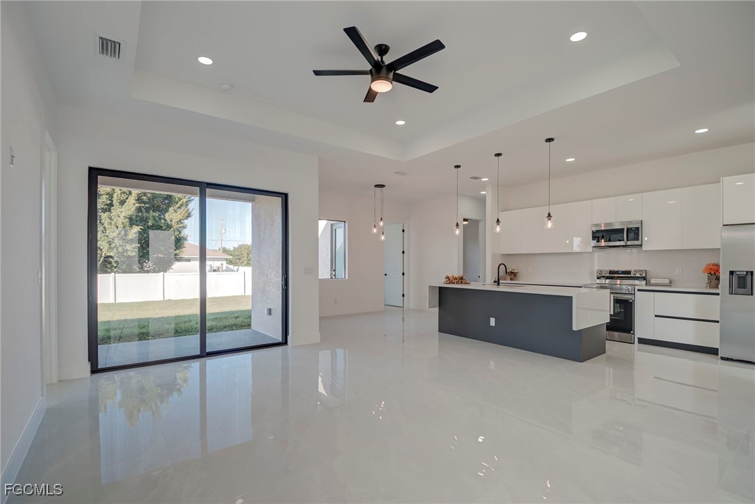 3 Bed SingleFamilyResidence for Sale in Lehigh Acres, photo 4
