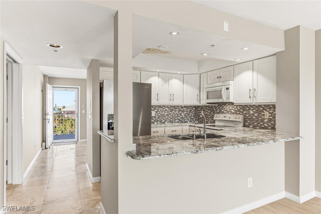 2 Bed Pool Home for Sale in Fort Myers Beach, photo 4