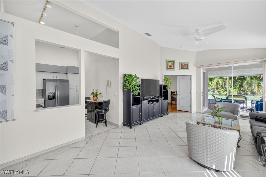 3 Bed Attached for Sale in Estero, photo 4