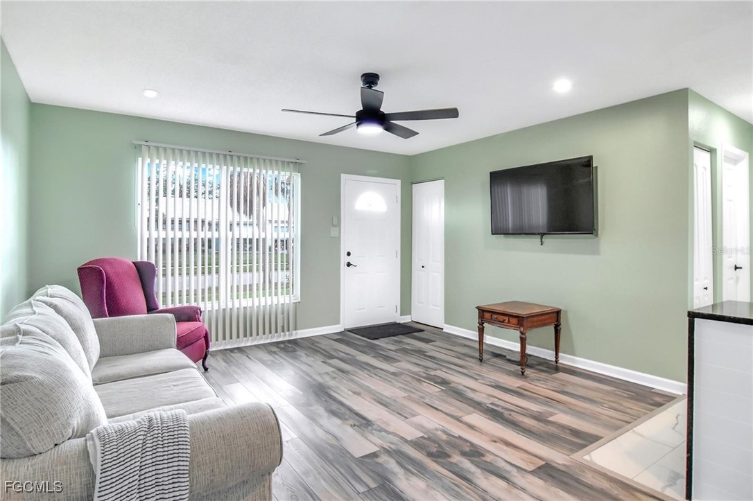 2 Bed SingleFamilyResidence for Sale in Port Charlotte, photo 4