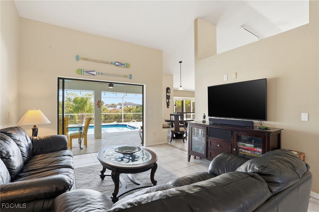 3 Bed Pool Home for Sale in Cape Coral, photo 4