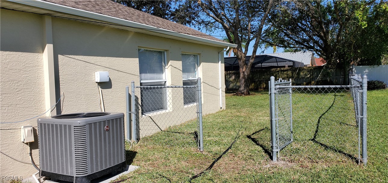 3 Bed SingleFamilyResidence for Sale in Cape Coral, FL — photo 4