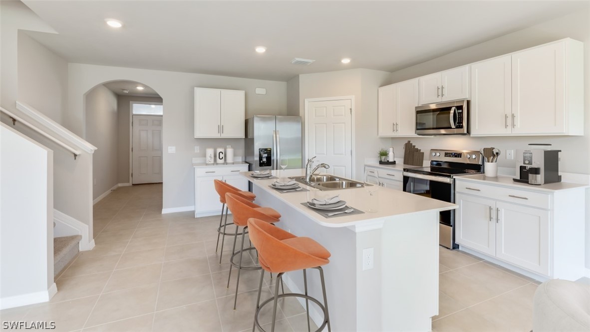 5 Bed SingleFamilyResidence for Sale in Palmetto Landing, FL — photo 4