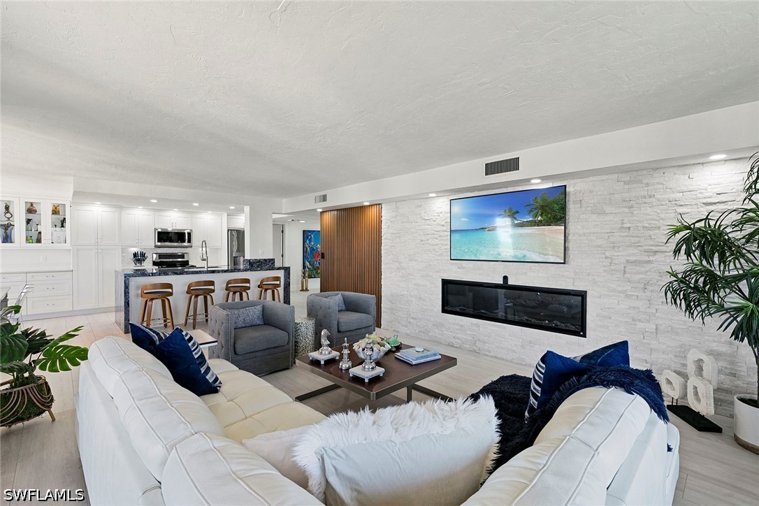 2 Bed Waterfront Home for Sale in Naples, photo 4