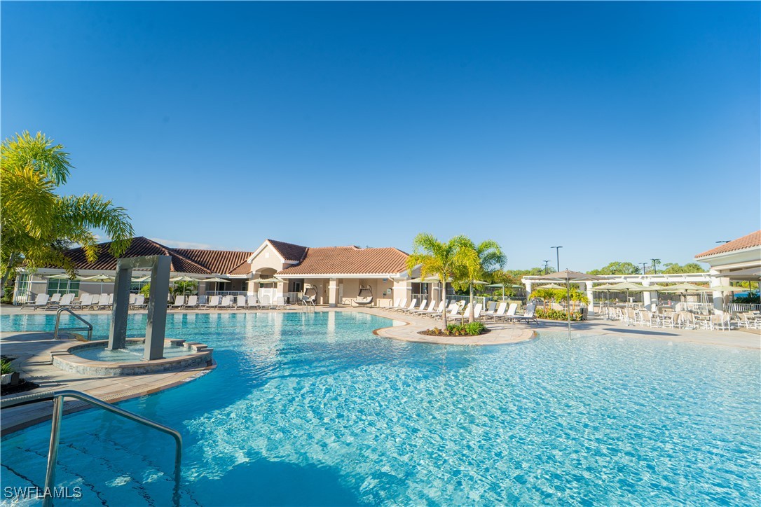 2 Bed SingleFamilyResidence for Sale in Naples, photo 4