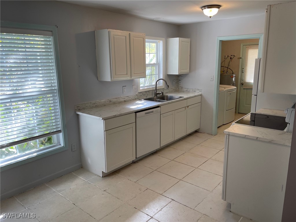 3 Bed SingleFamilyResidence for Sale in Leawood Lakes, FL — photo 4