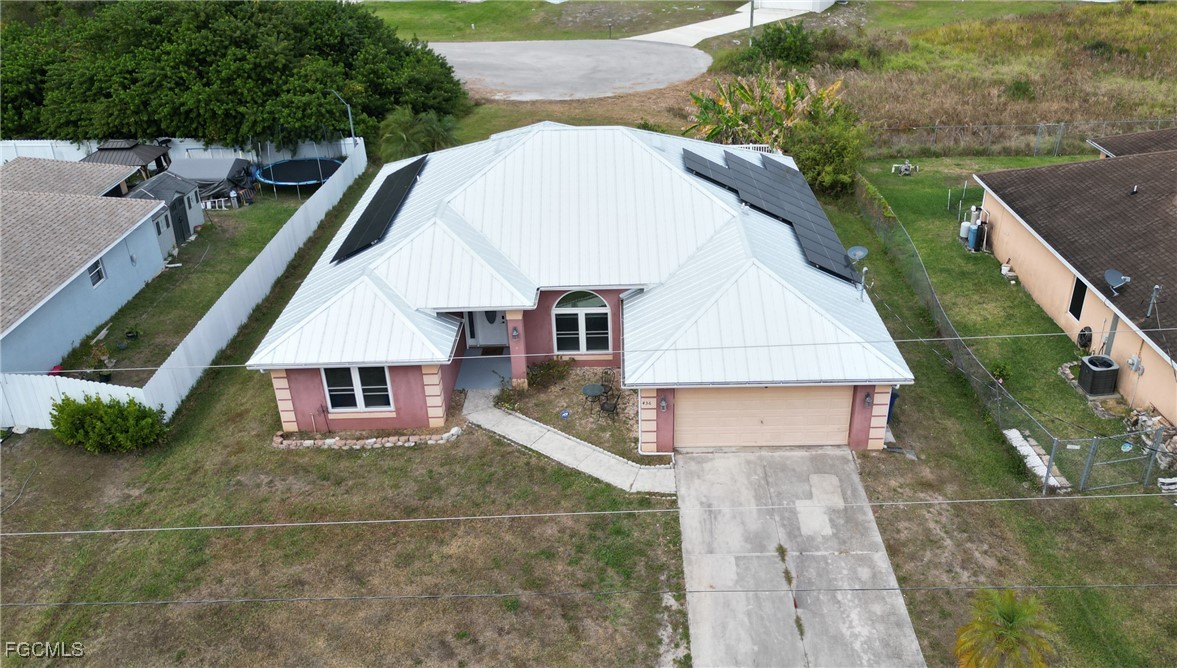 4 Bed Pool Home for Sale in Greenbriar, photo 4