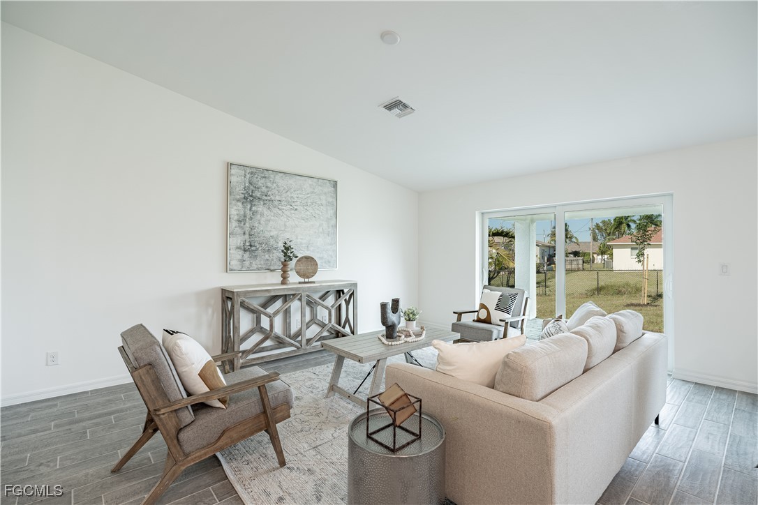 4 Bed SingleFamilyResidence for Sale in Lehigh Acres, photo 4