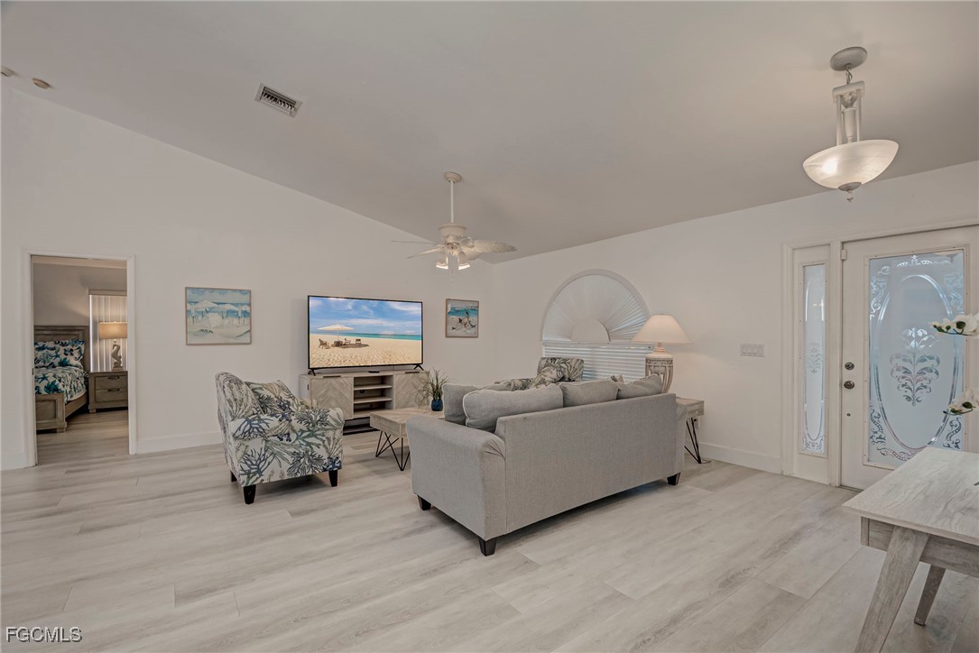 3 Bed Pool Home for Sale in Matlacha Isles, photo 4