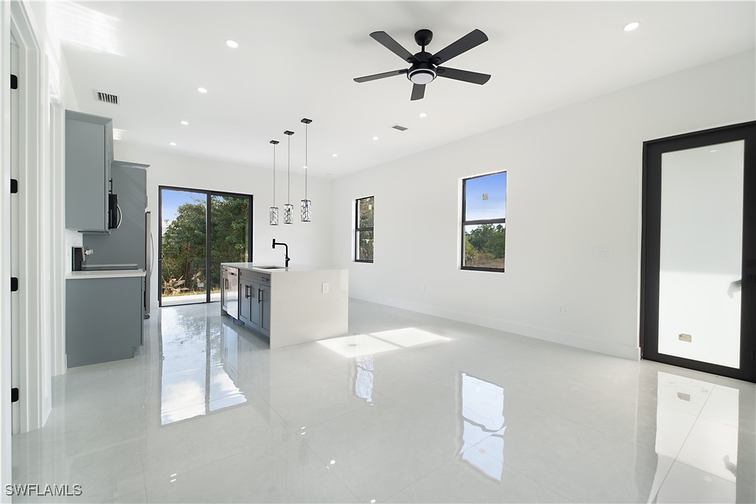 3 Bed SingleFamilyResidence for Sale in Lehigh Acres, photo 4