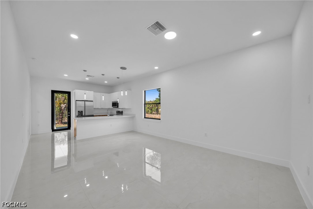 3 Bed SingleFamilyResidence for Sale in Lehigh Acres, photo 4