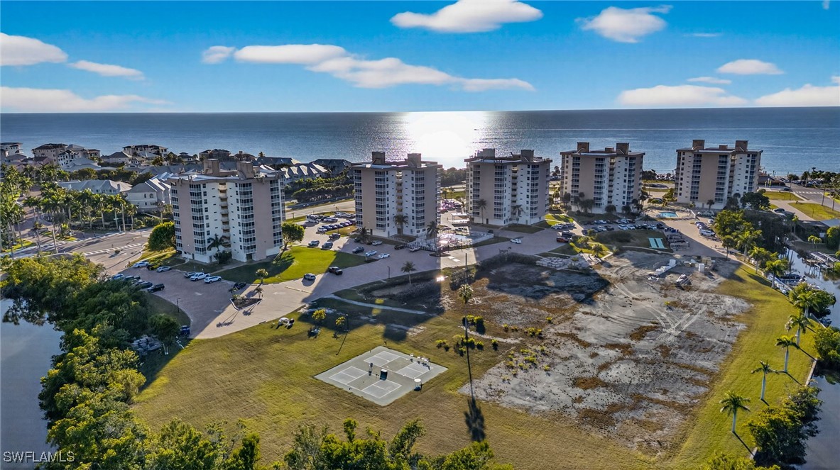 1 Bed Waterfront Home for Sale in Beach And Tennis Club, photo 4