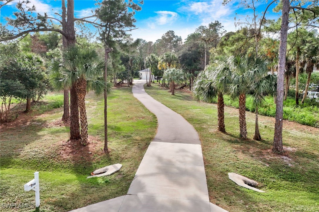 3 Bed Pool Home for Sale in Naples, photo 4