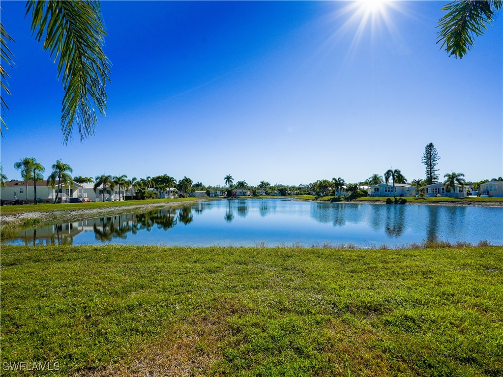 1 Bed Waterfront Home for Sale in Naples, photo 4