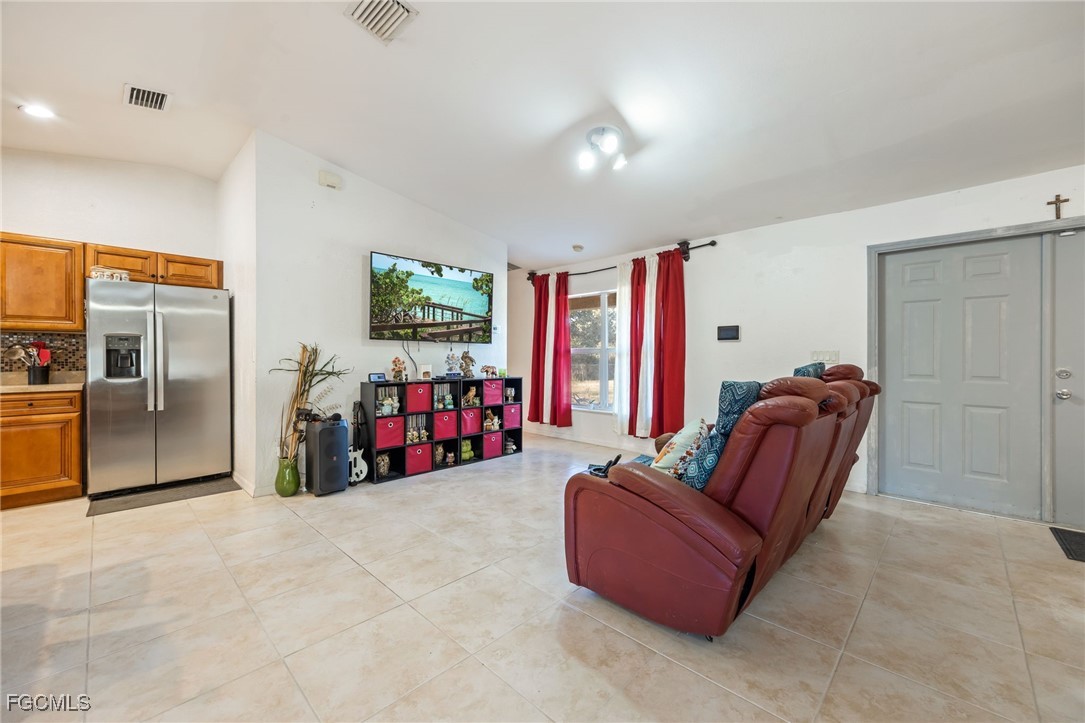 3 Bed SingleFamilyResidence for Sale in Clewiston, FL — photo 4