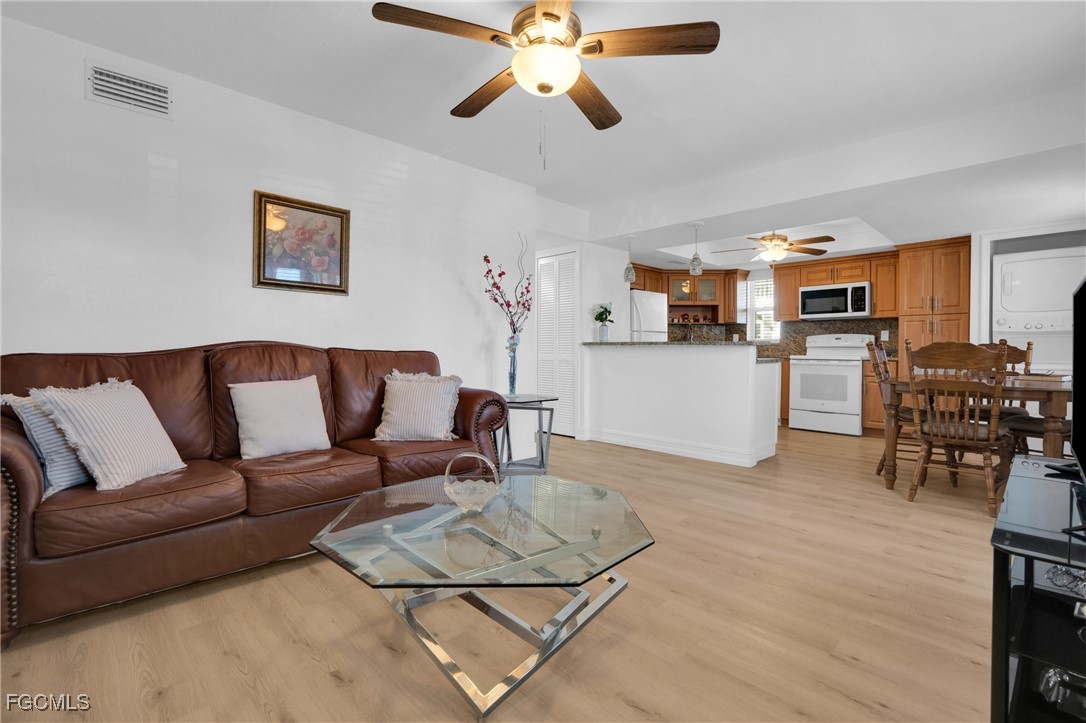 2 Bed Townhouse for Sale in Cape Coral, photo 4