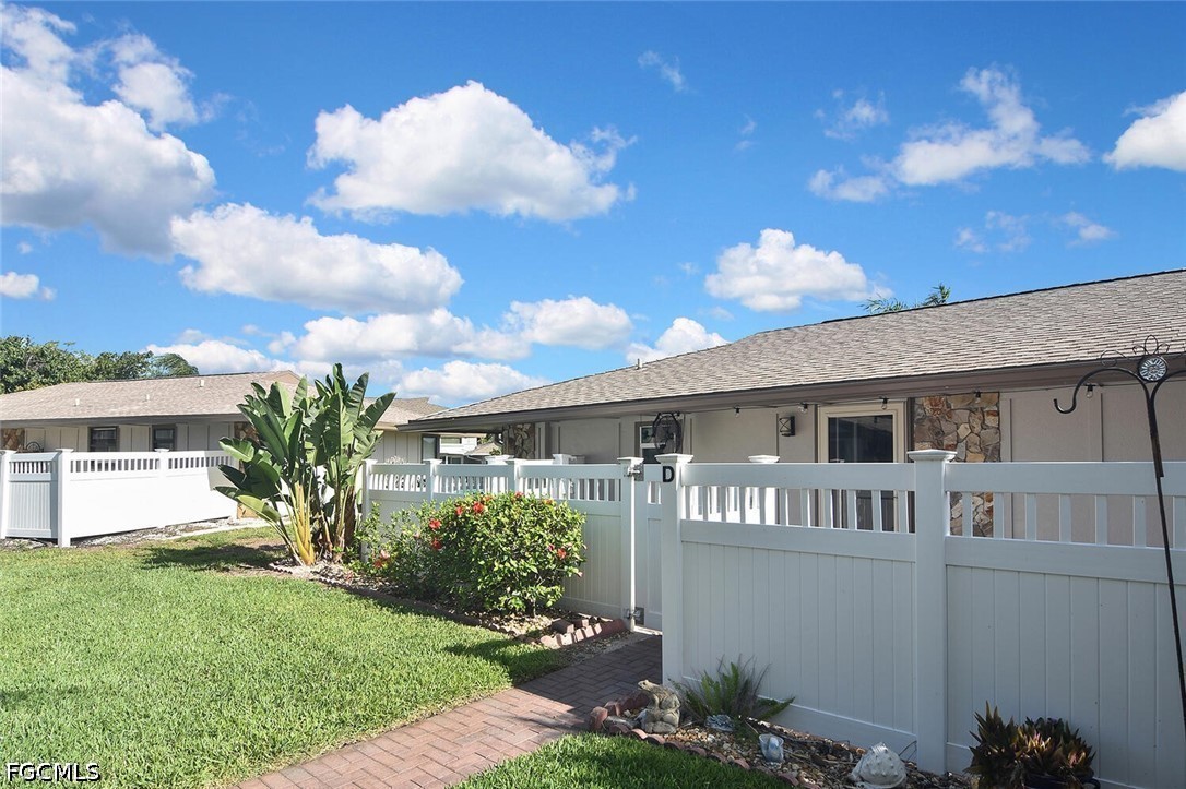 2 Bed Waterfront Home for Sale in Fort Myers, photo 4