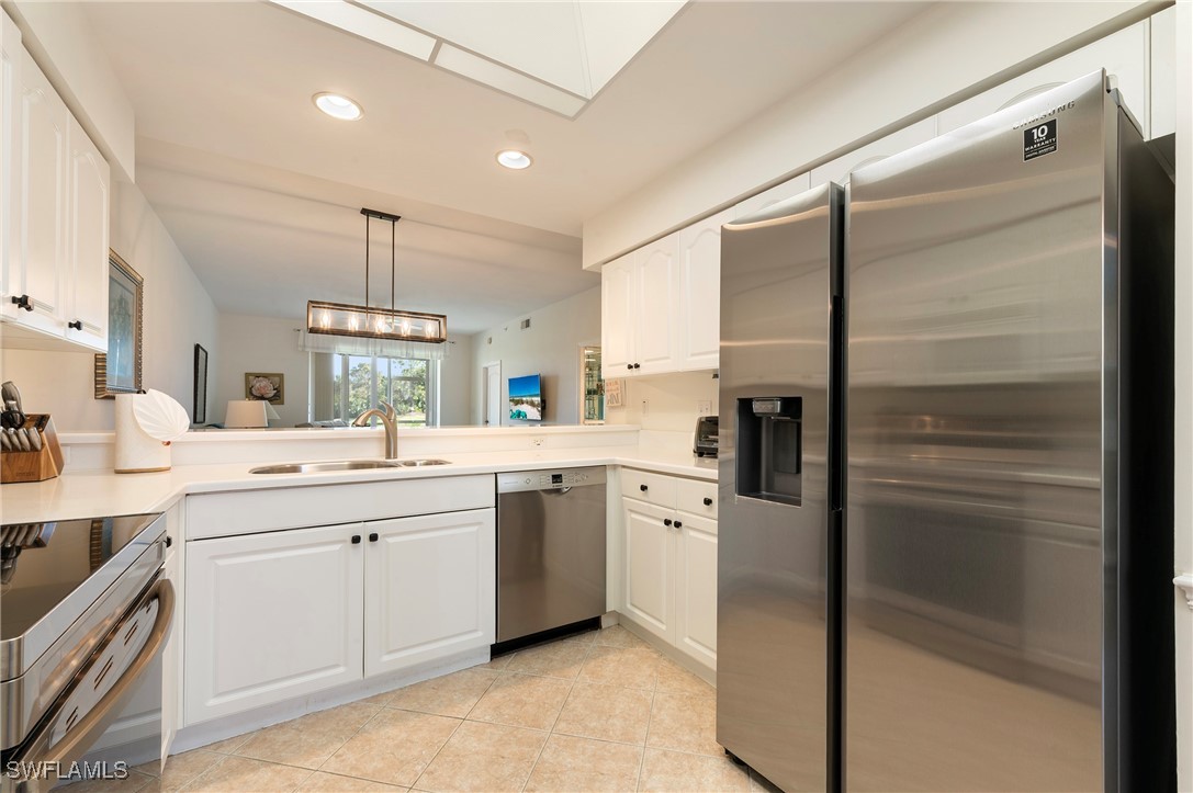 2 Bed Condominium for Sale in Bonita Springs, FL, $299,000 — photo 4
